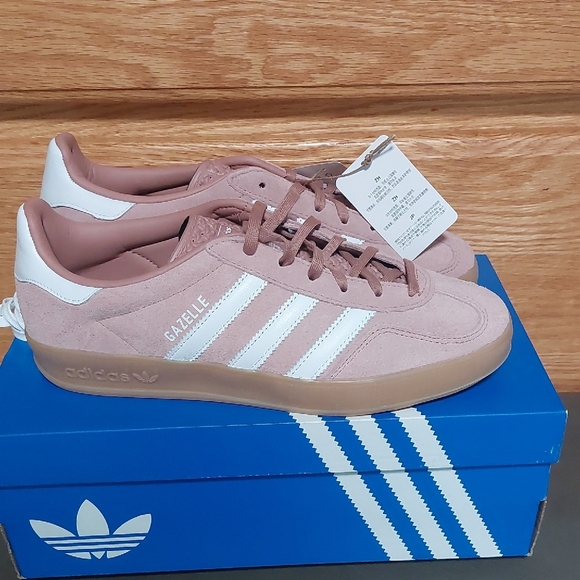 adidas Gazelle Soft Pink Suede Sneakers with White Stripes Size 8.5 NWT - Picture 3 of 6